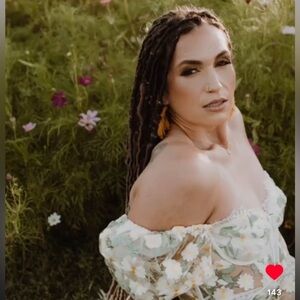 For Love & Lemons Carson Midi
- Sunshine floral embroidery
- Lace trimmed